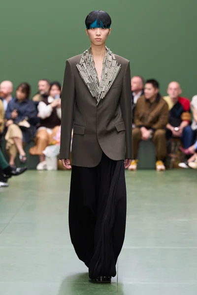 Look 19